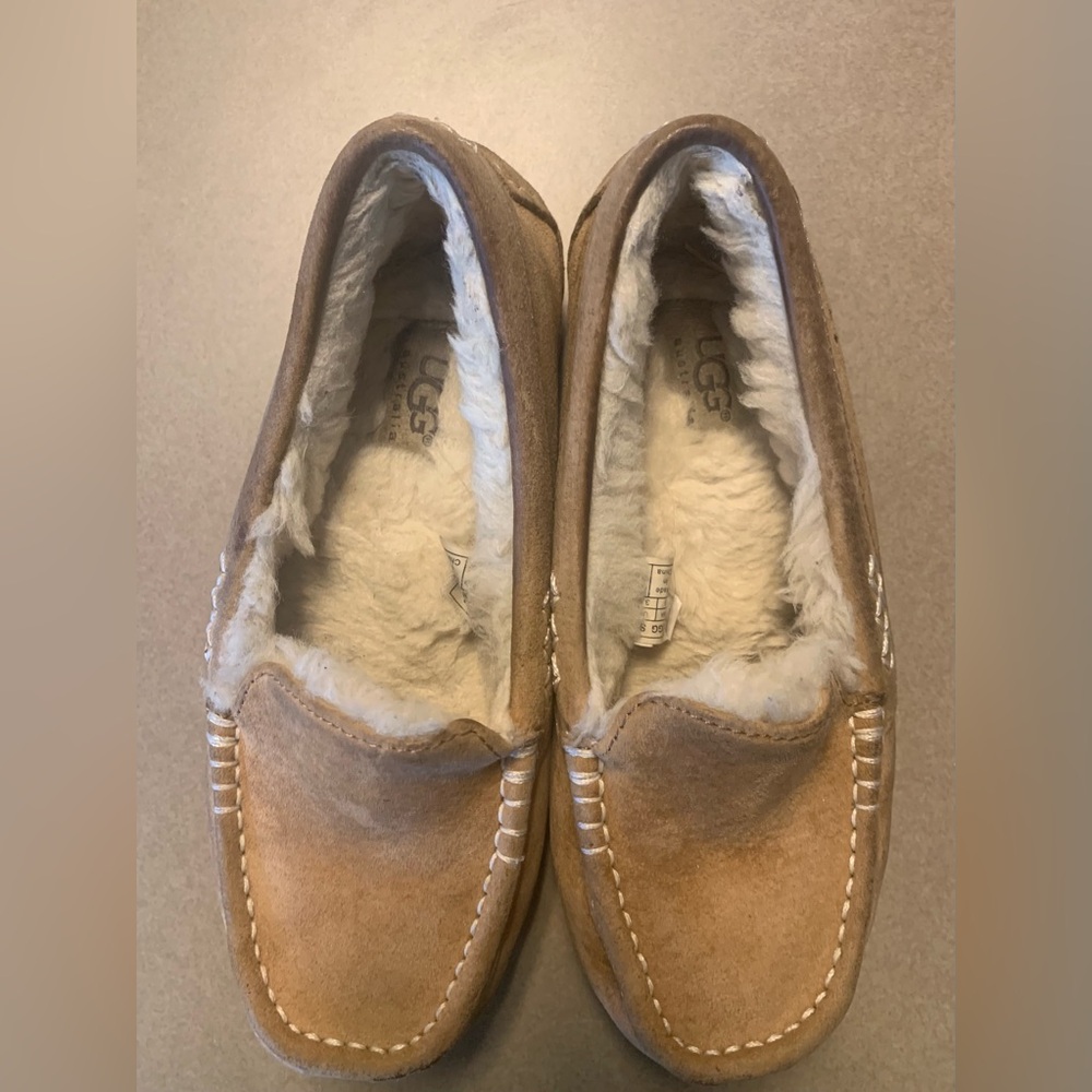 UGG Tan house shoes  with Plush Lining size 5 ladies